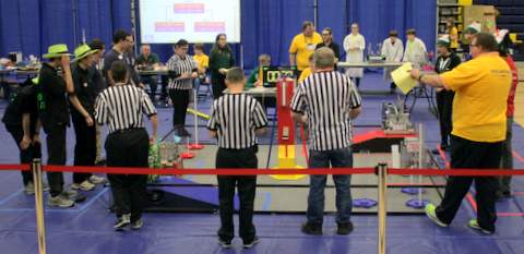 The Cyborg Ferrets battle Fix-It in the championship-determining match.